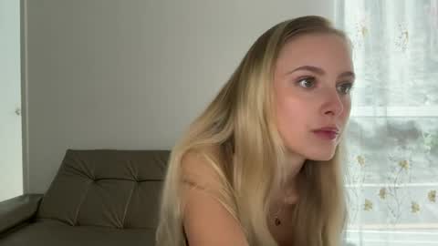 Snapshot of ellykeyofficial chatting on August 3, 1:16 pm ellykeyofficial online show from August 3, 1:16 pm