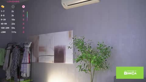 Snapshot of ellyl chatting on October 6, 8:12 am ellyl online show from October 6, 8:12 am