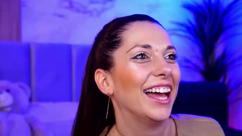 Snapshot of ellylynn chatting on October 26, 8:04 pm Elly online show from October 26, 8:04 pm