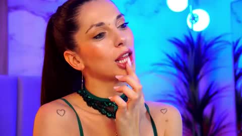 Snapshot of ellylynn chatting on December 5, 8:05 pm Elly online show from December 5, 8:05 pm