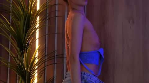 Elly online show from April 21, 2:51 am