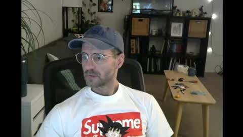 Snapshot of elmetaagain chatting on July 7, 4:59 am elmetaagain online show from July 7, 4:59 am
