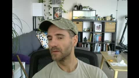 Snapshot of elmetaagain chatting on July 9, 1:09 am elmetaagain online show from July 9, 1:09 am