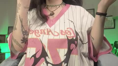 Snapshot of eloisee_ chatting on November 25, 4:45 am Eloise . online show from November 25, 4:45 am