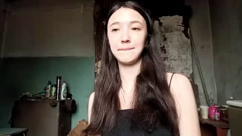 Snapshot of elouisevallian chatting on June 22, 3:25 am Elara online show from June 22, 3:25 am