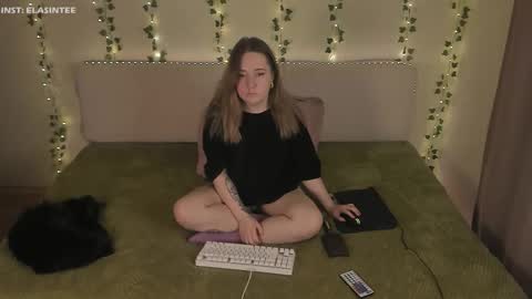 Snapshot of elovinora chatting on February 2, 6:39 pm Ela give me a thumbs up if you like it and this is important for the development of the account online show from February 2, 6:39 pm