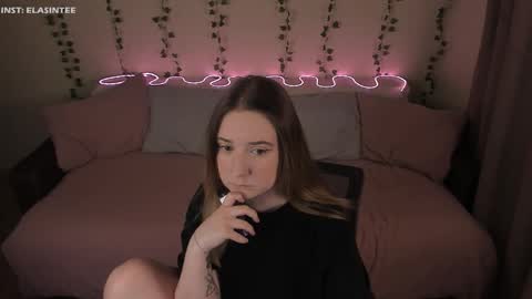 Snapshot of elovinora chatting on March 21, 7:06 pm Ela give me a thumbs up if you like it and this is important for the development of the account online show from March 21, 7:06 pm