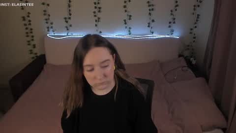 Snapshot of elovinora chatting on March 24, 7:52 pm Ela give me a thumbs up if you like it and this is important for the development of the account online show from March 24, 7:52 pm