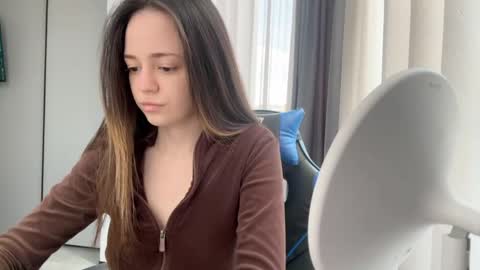 Snapshot of elowynx chatting on April 19, 11:09 am Milana online show from April 19, 11:09 am