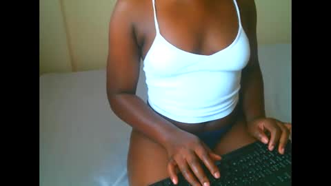 Elphaba online show from December 3, 7:27 am