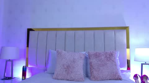 Isabela Martinez online show from April 21, 3:24 am