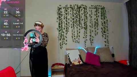 Elsa  online show from March 8, 2:01 am