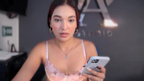 Snapshot of elsa_koch chatting on October 7, 8:17 pm ELSA online show from October 7, 8:17 pm