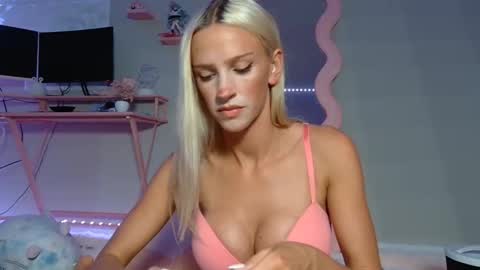 elsa_may online show from April 24, 12:57 am