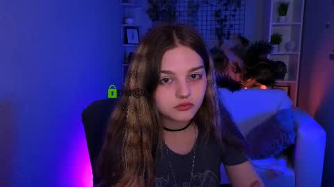 Snapshot of elsaa_snow chatting on July 1, 10:06 am Elsa online show from July 1, 10:06 am