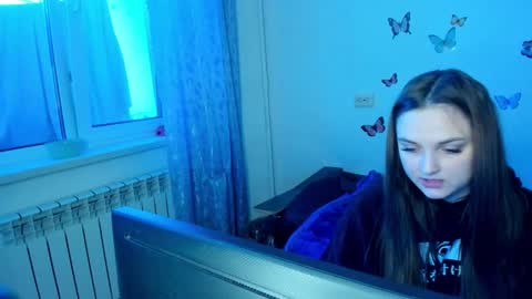 Snapshot of elsamails chatting on November 8, 10:04 am Elsa online show from November 8, 10:04 am