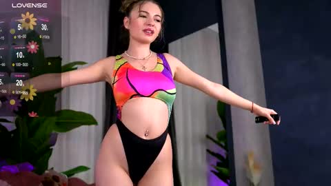 Snapshot of elsasolace chatting on September 29, 10:03 pm Adina online show from September 29, 10:03 pm