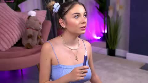 Snapshot of elsasolace chatting on October 18, 8:42 pm Adina online show from October 18, 8:42 pm