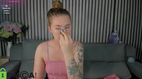 Snapshot of elsie_cutties chatting on October 13, 12:54 am Elsie online show from October 13, 12:54 am