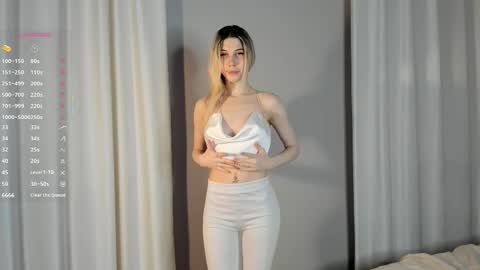 Elizabeth online show from October 25, 4:35 pm