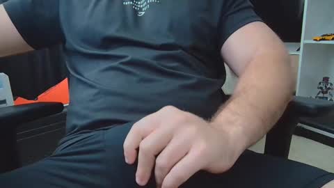 Snapshot of eltanke2206 chatting on November 5, 7:36 pm alexgarg online show from November 5, 7:36 pm