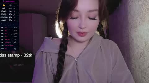 Snapshot of elusive_mia chatting on June 2, 8:00 pm Mia 3 online show from June 2, 8:00 pm