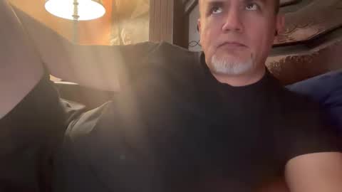Snapshot of elvecinoequipadon chatting on May 18, 12:40 am Petrhus Rockpic online show from May 18, 12:40 am