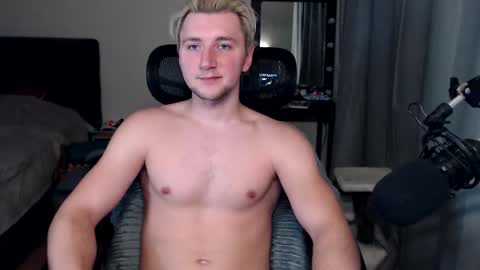 Snapshot of elvin_vaenight chatting on October 10, 12:31 am Elvin Vaenight online show from October 10, 12:31 am