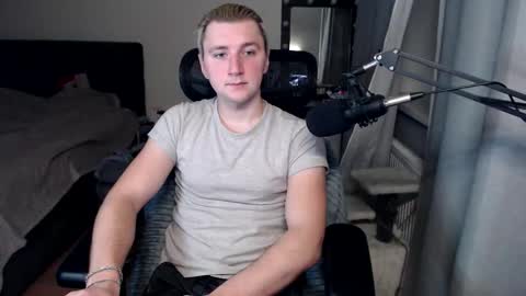 Snapshot of elvin_vaenight chatting on October 12, 11:37 pm Elvin Vaenight online show from October 12, 11:37 pm