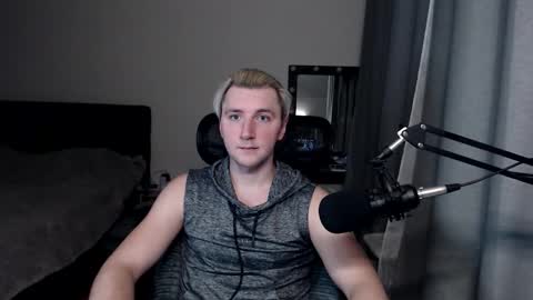 Snapshot of elvin_vaenight chatting on October 14, 12:22 am Elvin Vaenight online show from October 14, 12:22 am