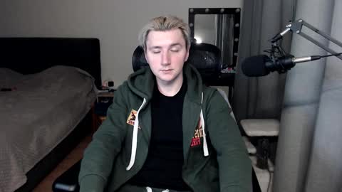 Snapshot of elvin_vaenight chatting on October 21, 12:44 am Elvin Vaenight online show from October 21, 12:44 am