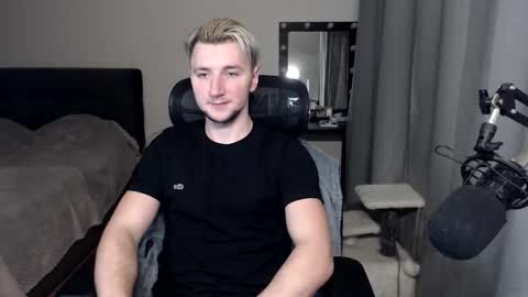 Snapshot of elvin_vaenight chatting on October 30, 6:52 pm Elvin Vaenight online show from October 30, 6:52 pm