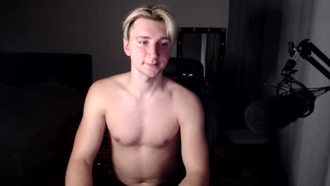 Snapshot of elvin_vaenight chatting on November 1, 6:21 pm Elvin Vaenight online show from November 1, 6:21 pm