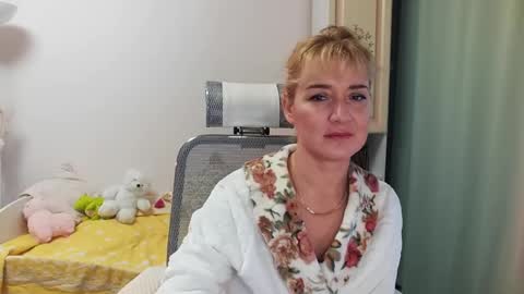 Elvira online show from December 3, 9:33 am