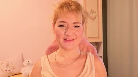 Elvira online show from November 21, 7:51 am