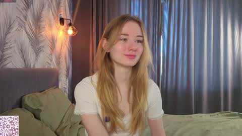 Snapshot of elvyrose chatting on April 27, 4:32 am Alex online show from April 27, 4:32 am