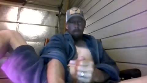 Snapshot of elwooood7 chatting on April 25, 1:41 pm elwooood7 online show from April 25, 1:41 pm
