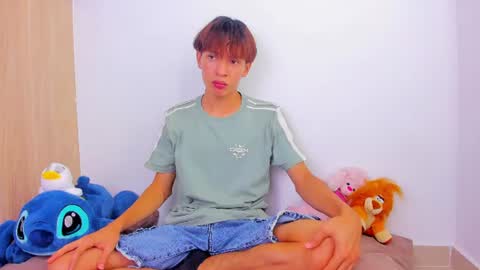  E  L  Y   K  I  N  G   online show from June 17, 7:04 pm