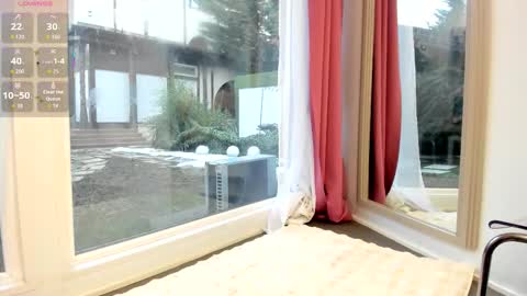 elyarose_ online show from March 6, 5:15 am