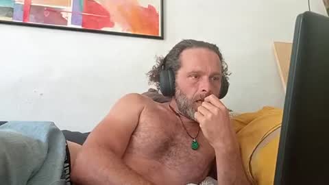 Snapshot of elyjahoye chatting on June 12, 11:20 am elyjahoye online show from June 12, 11:20 am