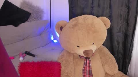 Snapshot of elyross_ chatting on October 12, 9:36 pm Ross online show from October 12, 9:36 pm