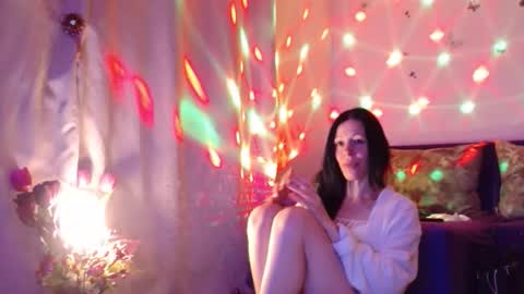 Elisa online show from March 10, 10:15 pm