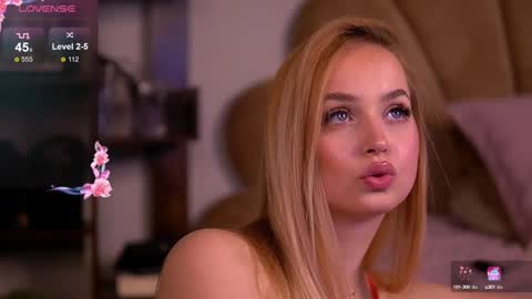 Snapshot of elysawetxx chatting on March 10, 9:10 am ElysaWetxx online show from March 10, 9:10 am