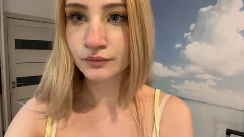 Snapshot of elysesengun chatting on June 3, 2:33 pm Viktorie online show from June 3, 2:33 pm