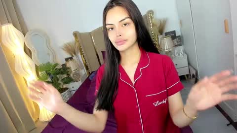 Snapshot of elyshunter chatting on January 19, 7:15 pm ElysHunter the girl will hunt you  online show from January 19, 7:15 pm