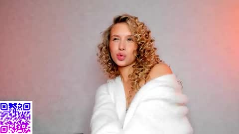 Snapshot of elysia_xo chatting on October 7, 10:40 pm Elysia online show from October 7, 10:40 pm