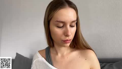 Snapshot of elysia_xo chatting on October 21, 9:54 am Elysia online show from October 21, 9:54 am