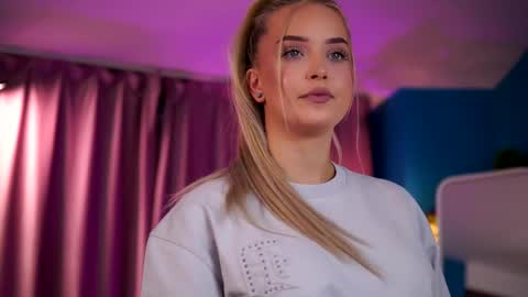 Elyssa online show from June 7, 6:33 pm