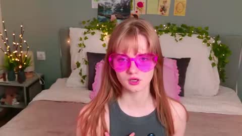 Snapshot of elza_hofffman chatting on June 14, 6:43 pm Chloyka online show from June 14, 6:43 pm