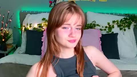 Snapshot of elza_hofffman chatting on June 16, 10:12 pm Chloyka online show from June 16, 10:12 pm